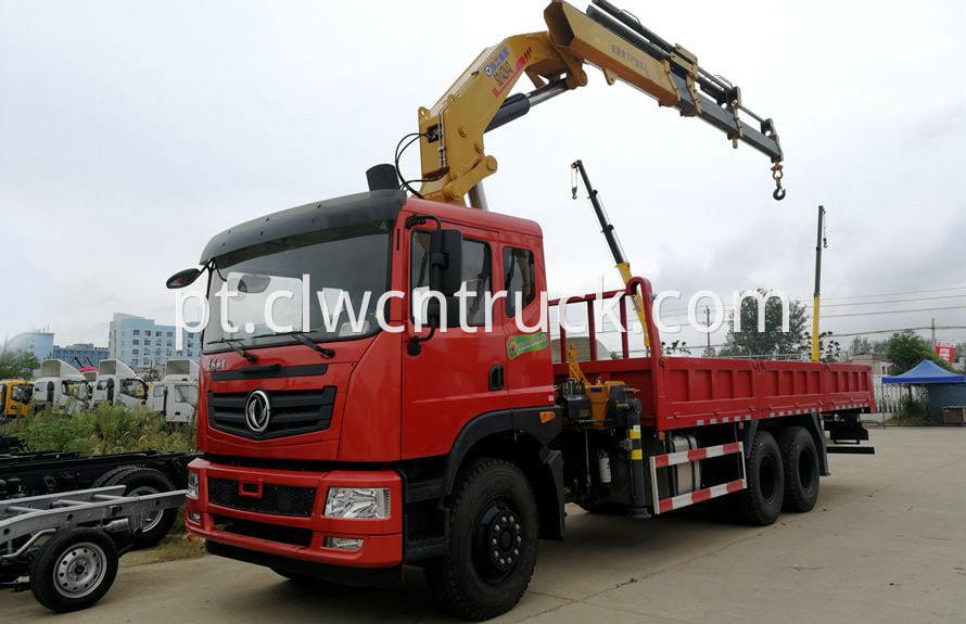 knuckle boom crane on truck chassis